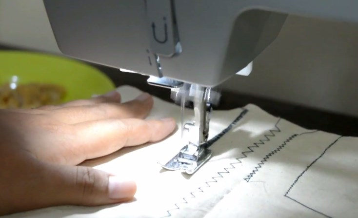 Basics techniques for sewing using hands or machines