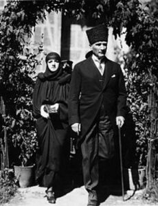 Siapakah Mustafa Kemal/"Bapak Turki" sebenarnya yang ada di buku sejarah