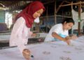 The Role of Women Makes Batik in Pati - Part 3