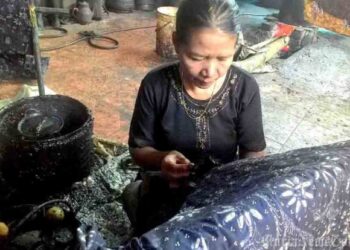 The Role of Women Makes Batik in Pati - Finish